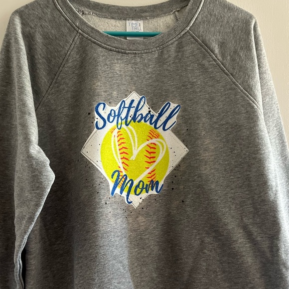 Softball Mom Sweatshirt size 2XL - Picture 1 of 3